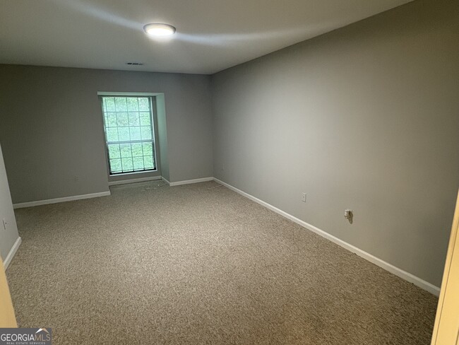 Building Photo - 4313 Pine Heights Dr NE