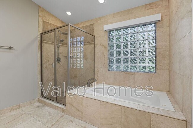 Building Photo - 6326 N 14th Pl