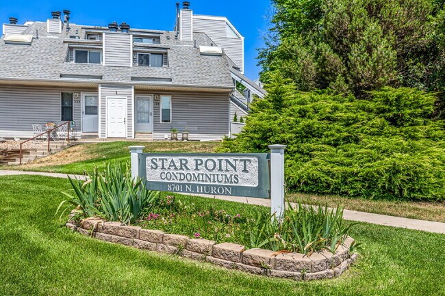 Building Photo - "Cozy 1-Bedroom Condo Retreat in Prime Tho...