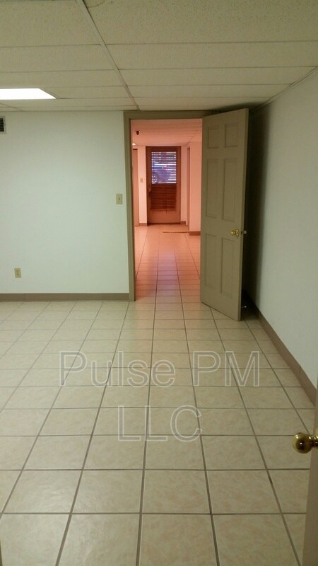 Building Photo - 112 E 5th St