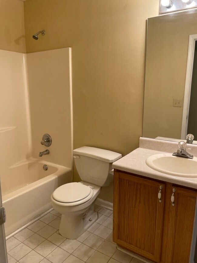 Building Photo - 2110 Lown Farm Ln
