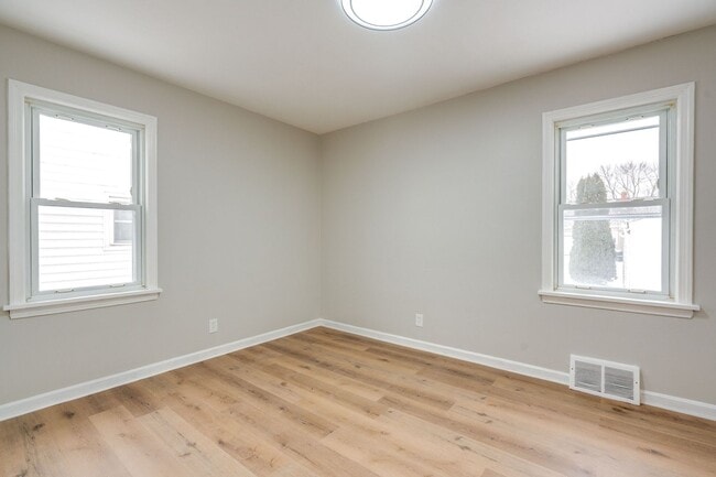 Building Photo - Welcome to a well-maintained 3-bedroom 1-bath home - Willowick, OH 44095