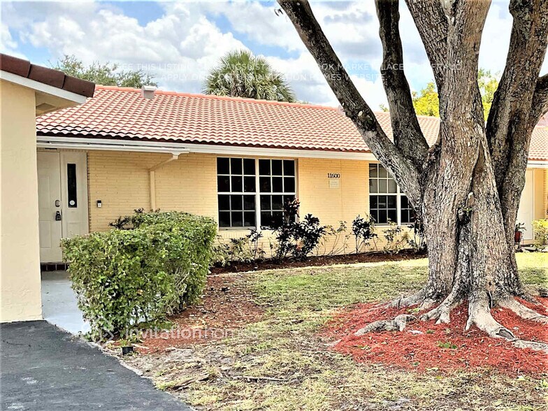 Building Photo - 11600 NW 27th Ct