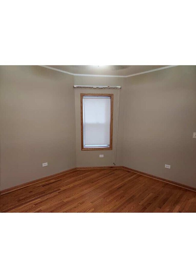 Building Photo - 8233 S Langley Ave