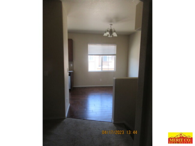 Building Photo - Townhome