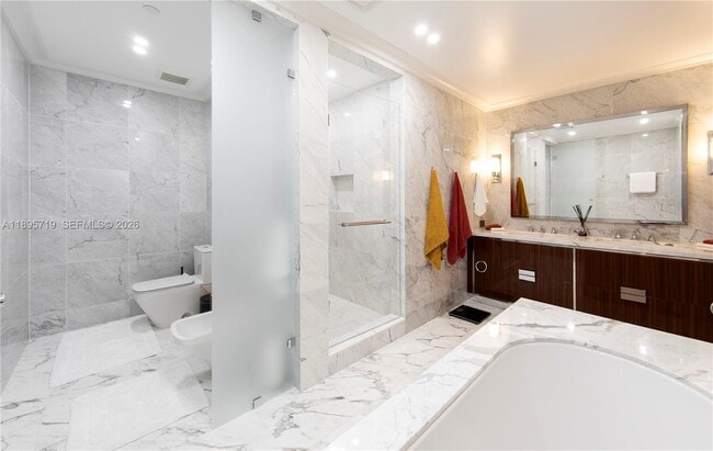 Building Photo - 15701 Collins Ave