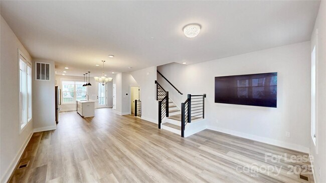 Building Photo - 7017 Louie Ln