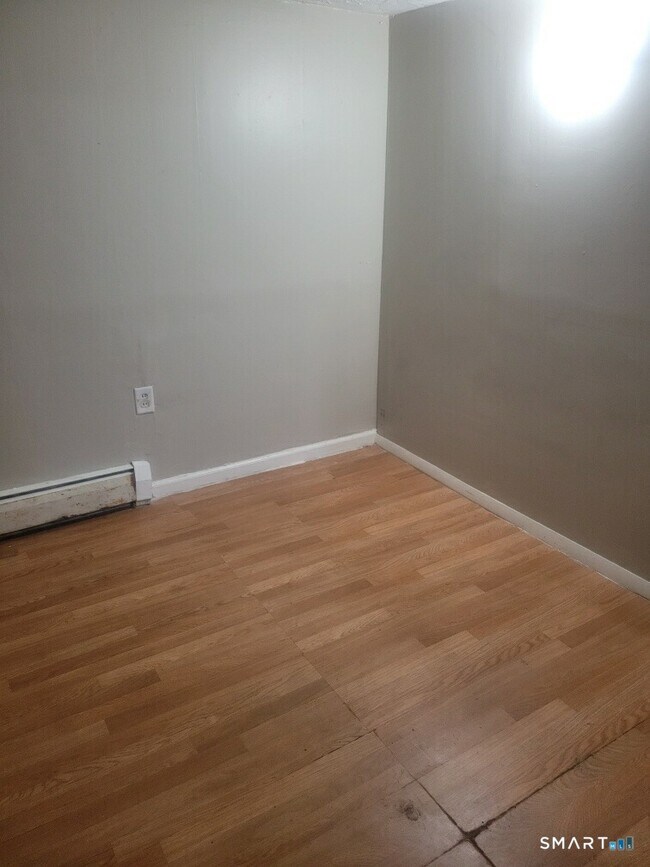 Building Photo - 116 Springdale Ave