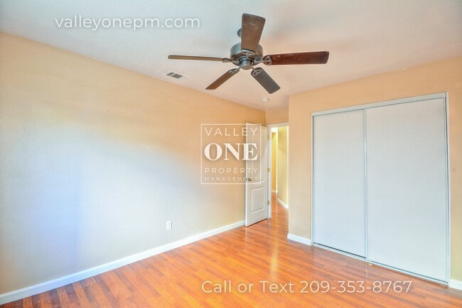 Building Photo - Charming 4 bedroom, 2 bath single story ho...