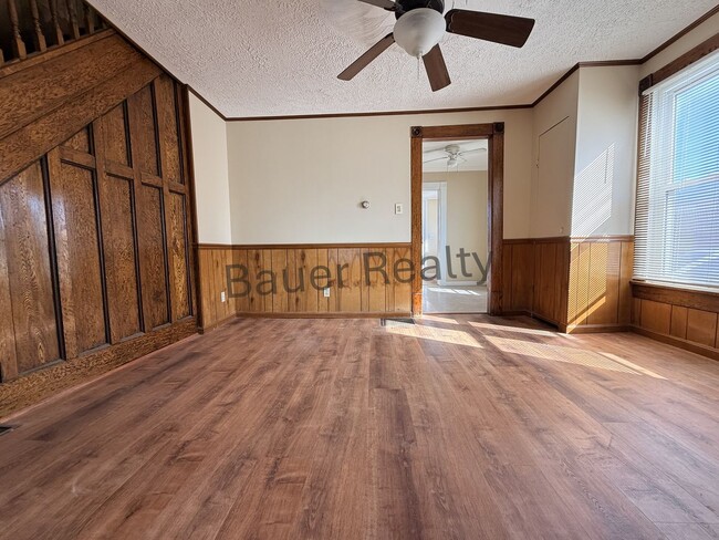 Building Photo - Three Beds, 1.5 Baths