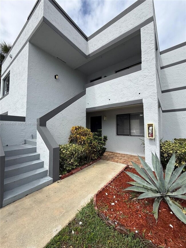 Building Photo - 155 Lakeview Dr