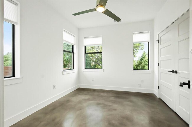 Building Photo - 1104 Marcy St