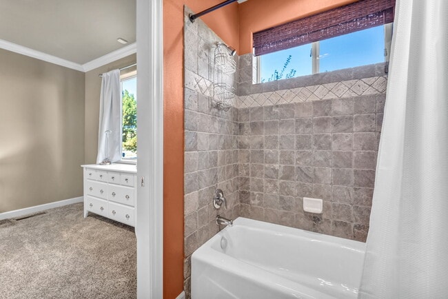 Building Photo - 1520 Taos Ln