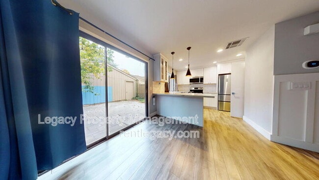 Building Photo - 134 Hartnell Pl