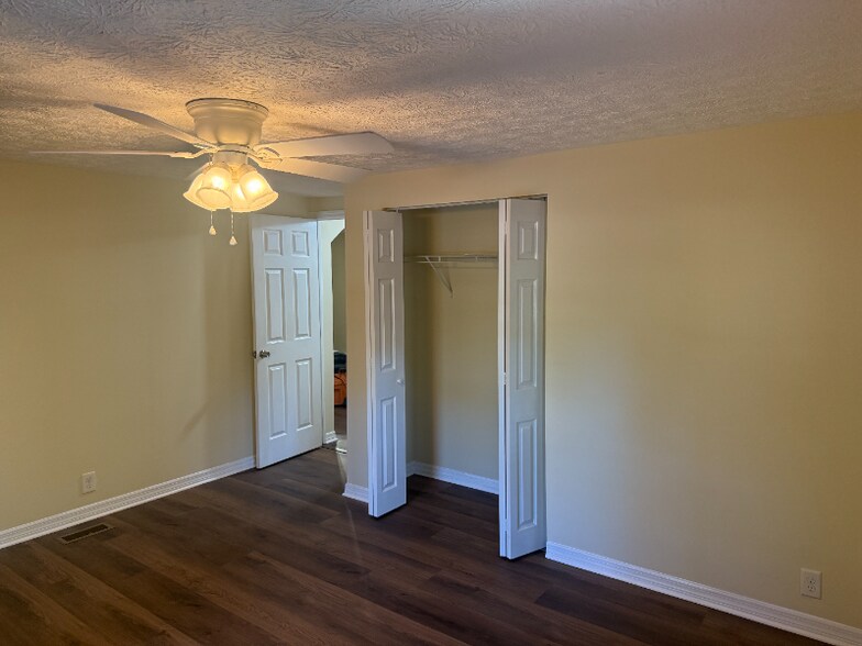 Building Photo - 4635 Johns Cemetery Rd