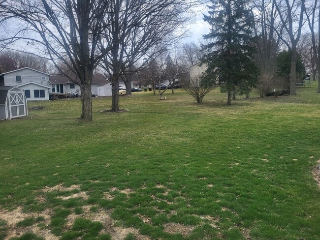 Building Photo - 520 Meadowbrook Dr