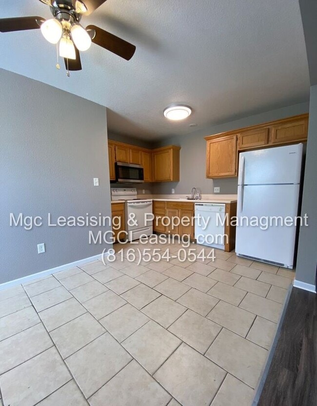 Building Photo - Superior Location in the heart of Blue Springs!