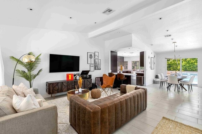 Building Photo - Luxury Oasis with Pool in Palm Springs (Monthly Only - No Long Term)