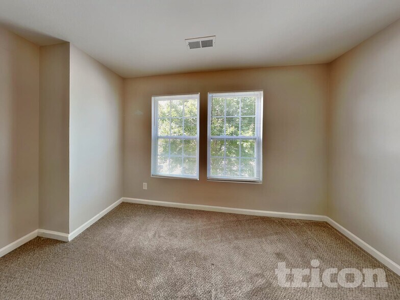 Building Photo - 1351 Waterlily Lane