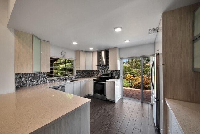 Building Photo - 5529 Lakeview Mews Terrace