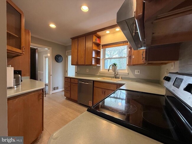 Building Photo - 9709 Saxony Rd