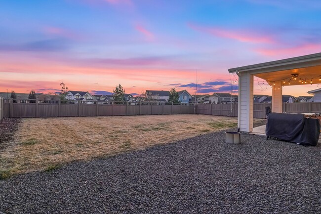 Building Photo - Gorgeous Home in the Perfect Location!