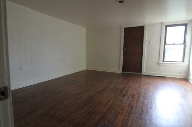 Building Photo - 448 5th St