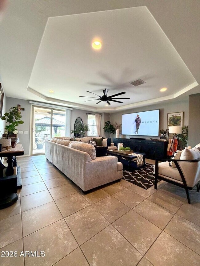 Building Photo - Laveen Beauty