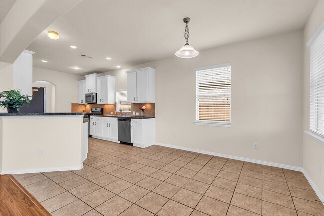 Building Photo - 30715 Legends Ridge Dr