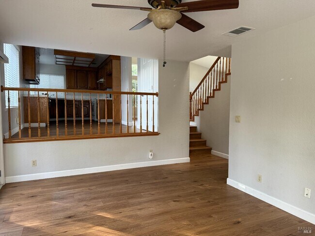 Building Photo - 861 Sonnet Dr