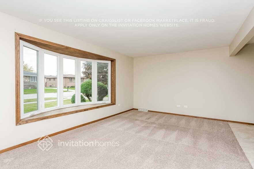 Building Photo - 8308 S 77th Ct