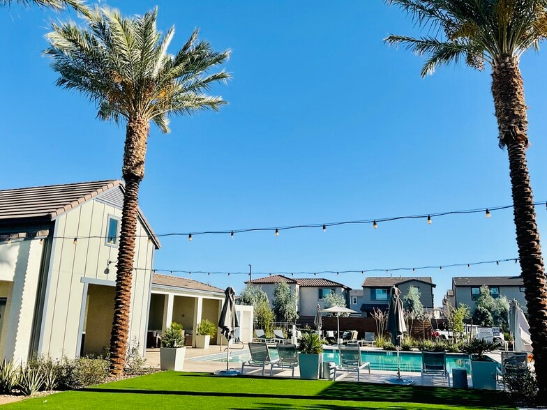 Building Photo - 2759 S Jackrabbit Dr