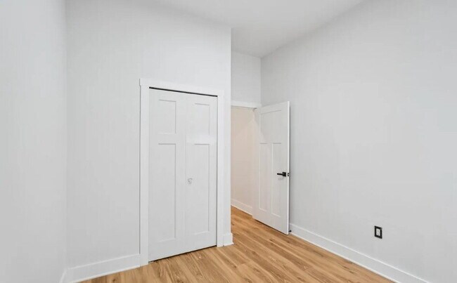 Building Photo - Close to the City, Easy to Call Home