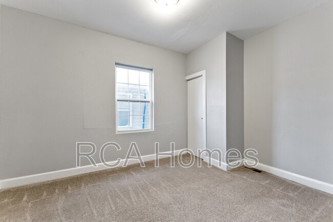 Building Photo - 2956 Ruckle St