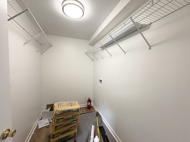 Building Photo - 2464 Morning Glory Ln NW