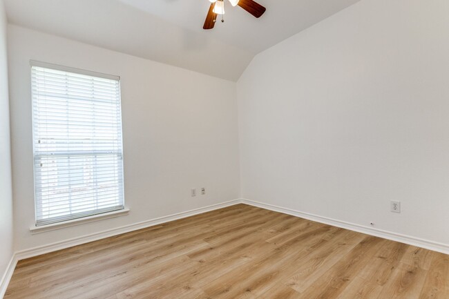 Building Photo - 9247 Aristocrat Ln