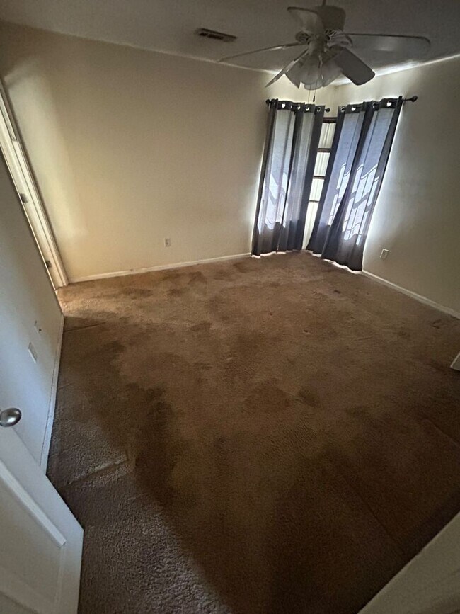 Building Photo - 9 Evan Ct