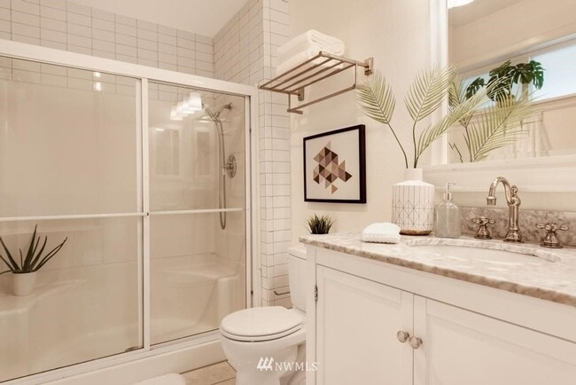 Building Photo - Spacious 2 Bedroom Condo in Queen Anne available NOW for $3650!