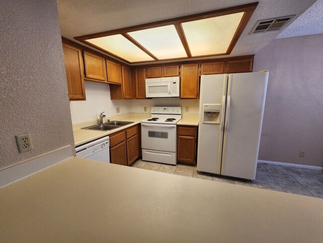 Building Photo - Affordable Condo, Perfect Living Space, Ex...