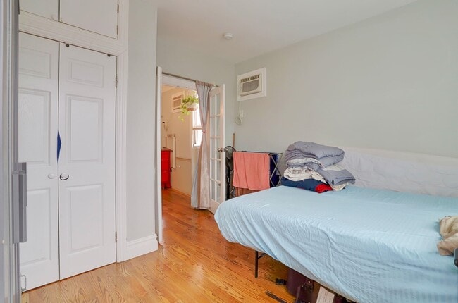 Building Photo - 264 Columbia Ave