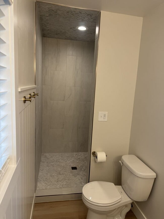 Building Photo - Completely Remodeled 4 Bed, 2 Bath Country Home – 1.5 Acres – Horse & Livestock Friendly!