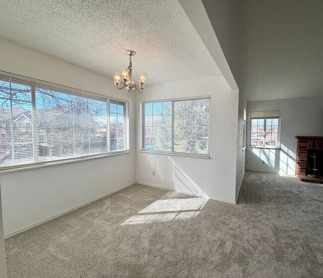 Building Photo - Peaceful Condo Retreat - Pet Friendly & Well Located