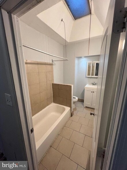 Building Photo - 2024 Bonaffon St