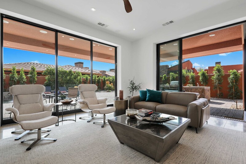 Building Photo - 50070 Vía De Moda