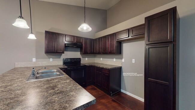 Building Photo - 3 Bed 2 Bath Duplex Unit Near 13th & Zoo Blvd