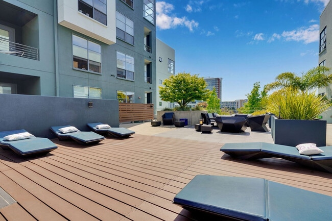 Building Photo - 355 Berry St