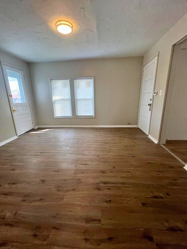 Building Photo - 836 E 156th St