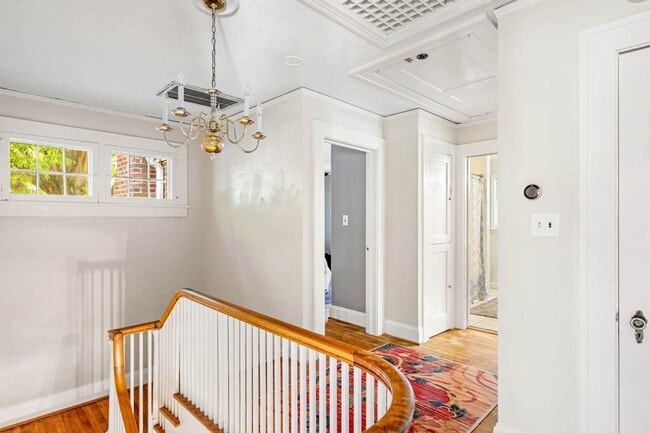 Building Photo - Stunning 3 bedroom FURNISHED MID-TERM RENTAL home in historic downtown Burlington