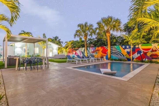 Primary Photo - 322 NW 4th Ave