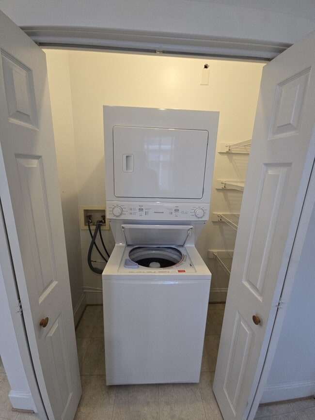 Building Photo - 621 W Princess Anne Rd